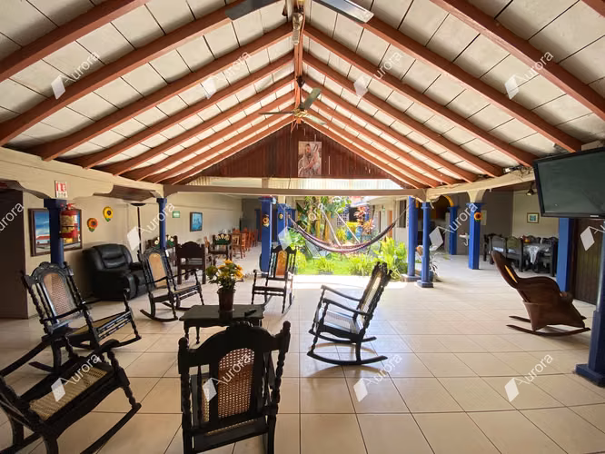 9 Bedrooms House, Running Hostel in Leon Center - Imagen 3