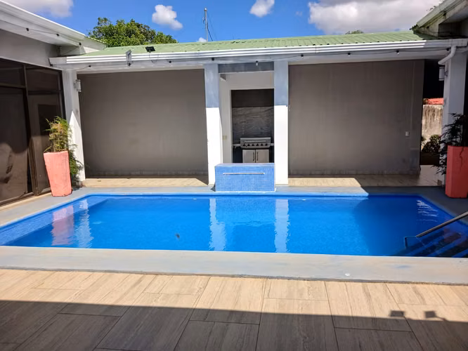 Vendo Casa de Lujo en el Corazón de Diriamba - Imagen 4