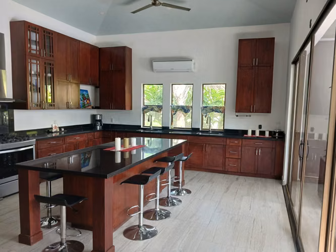 Vendo Casa de Lujo en el Corazón de Diriamba - Imagen 9