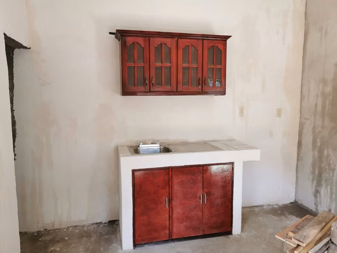 Venta de Casa en Tipitapa / Casa enfrente / Obra gris con potencial 3 cuartos + 1 baño.