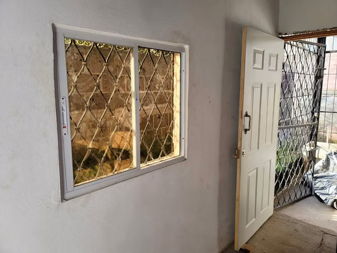 Venta de Casa en Tipitapa / Casa enfrente / Obra gris con potencial 3 cuartos + 1 baño.