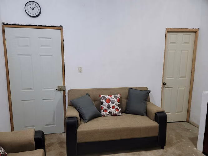 Venta de Casa en Tipitapa / Casa enfrente / Obra gris con potencial 3 cuartos + 1 baño.