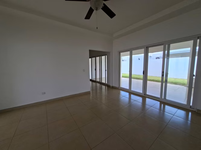 CASA EN VENTA | CAMINO LAS COLINAS,  RESIDENCIAL DONATELLO MANAGUA - Imagen 14