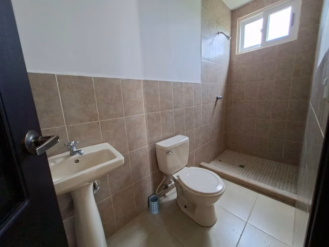 CASA EN VENTA | CAMINO LAS COLINAS,  RESIDENCIAL DONATELLO MANAGUA - Imagen 10