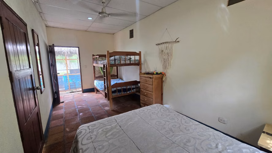 Casa de playa en venta, a 2 cuadras de la playa, Quizala