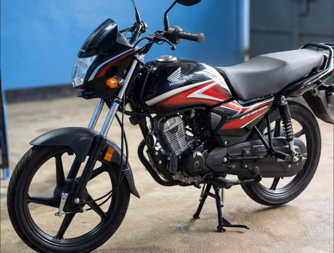 Honda CB100 prácticamente nueva, único dueño, solo 50 km. 