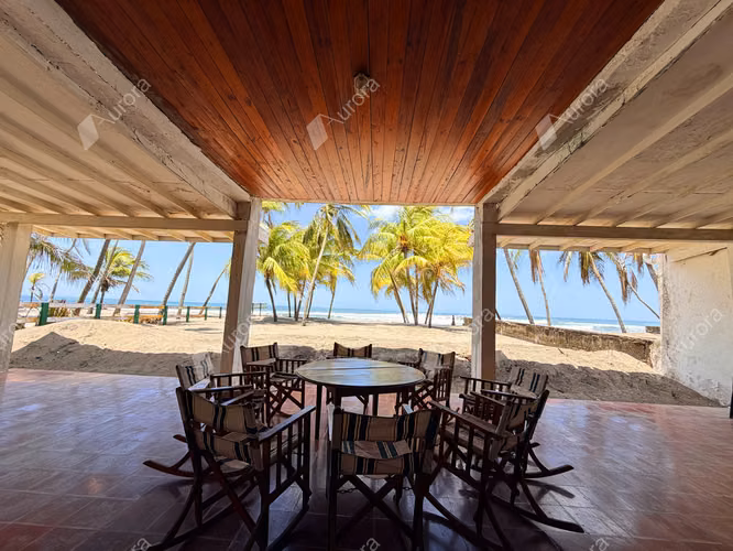 Oceanfront Home for Sale in Poneloya with 4 Bedrooms and Great Potential - Imagen 2