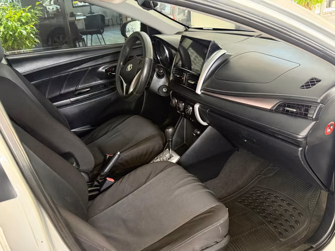 TOYOTA YARIS AÑO 2015 - Imagen 6