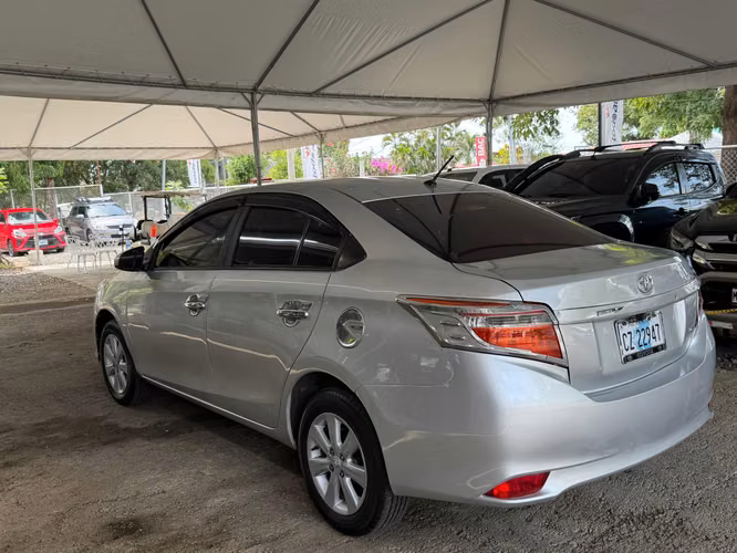 TOYOTA YARIS AÑO 2015 - Imagen 3