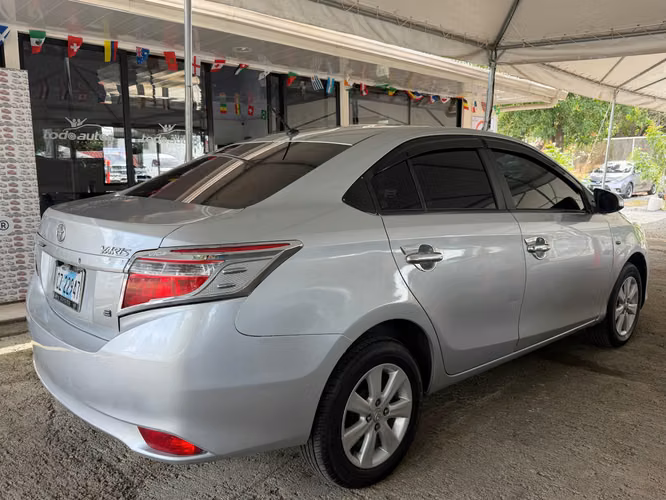 TOYOTA YARIS AÑO 2015 - Imagen 4