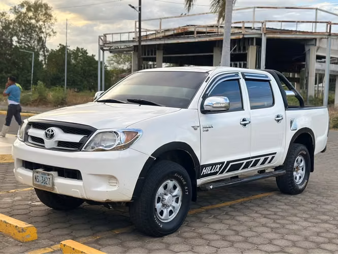 Toyota Hilux - Imagen 2