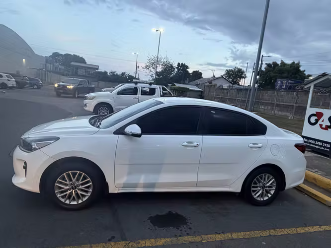 VENDO KIA RÍO 2020  - Imagen 14