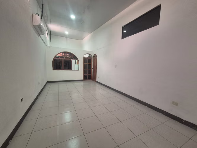 Renta de Oficina en Colonia Centro América, excelente  ubicación! - Imagen 3