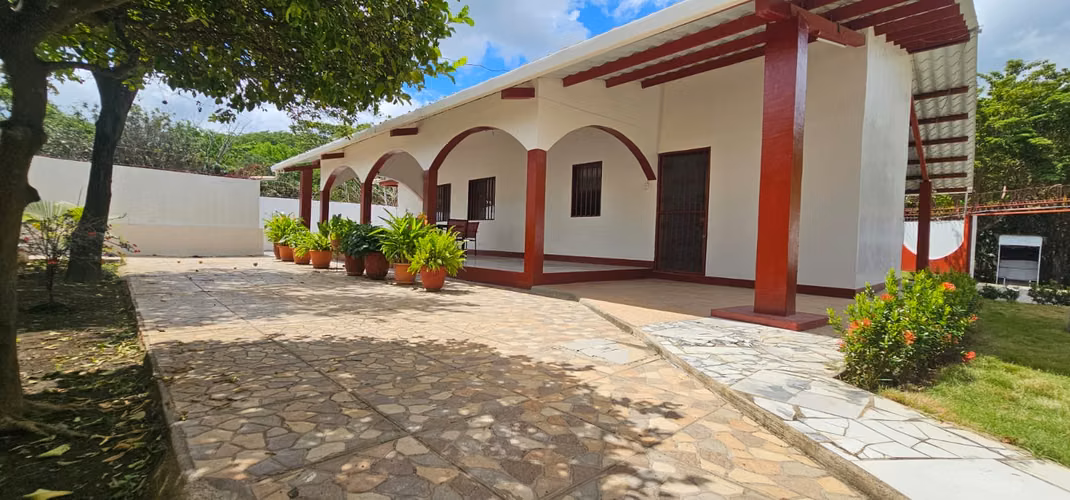 GG!! Sale, house in Veracruz, with wide patio!!