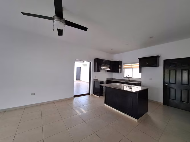 GG !! Venta, casa en Veracruz, con amplio patio !! - Imagen 3