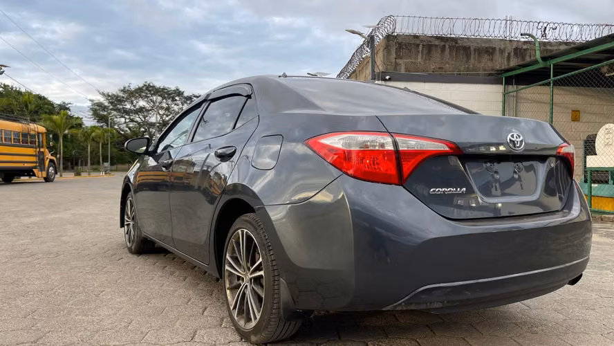 Toyota Corolla 2015 – Impecable y listo para traspaso 