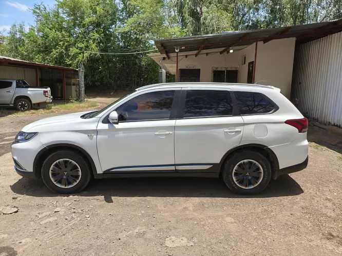 Camioneta Mitsubishi outlander año 2017 