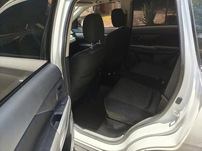 Camioneta Mitsubishi outlander año 2017 