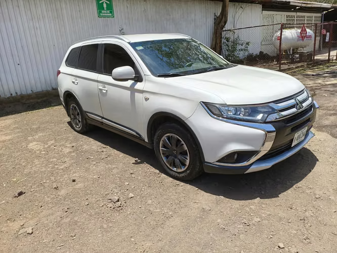 Camioneta Mitsubishi outlander año 2017 