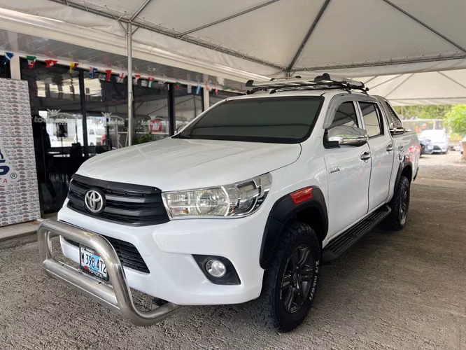 TOYOTA HILUX AÑO 2023 - Imagen 1