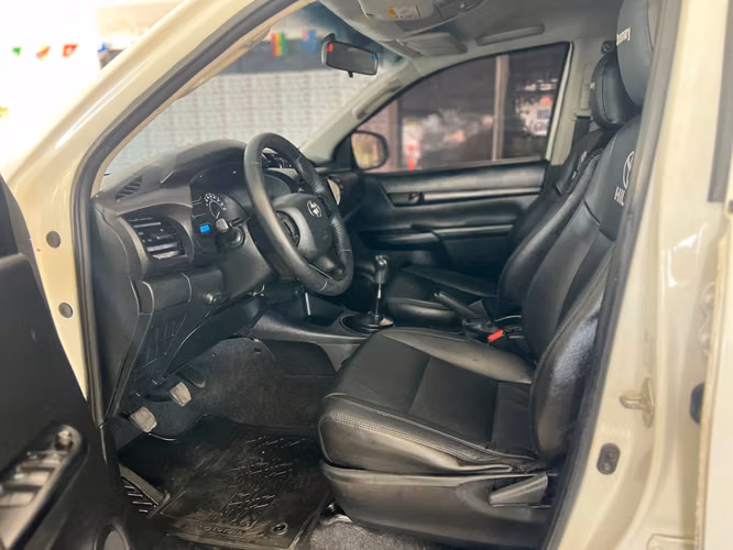 TOYOTA HILUX AÑO 2023 - Imagen 5