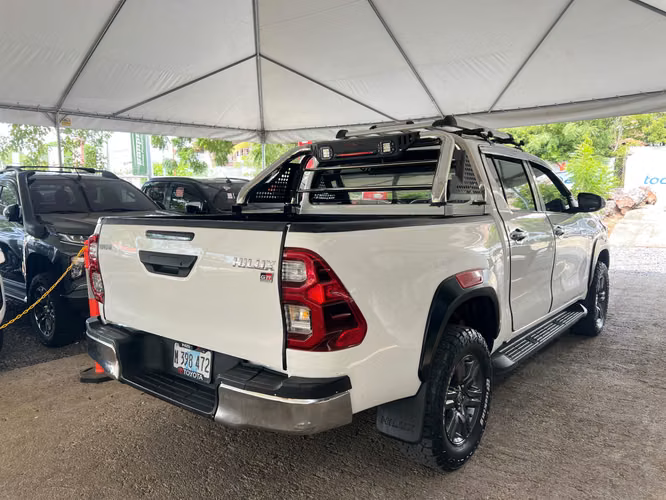 TOYOTA HILUX AÑO 2023 - Imagen 4