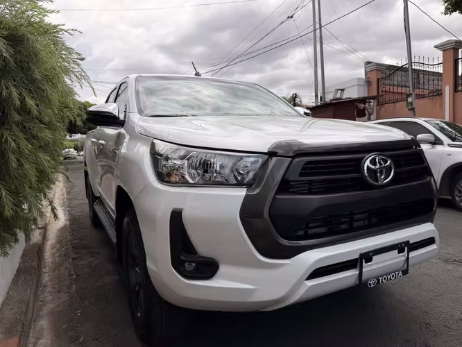 TOYOTA HILUX AUTOMÁTICA 
