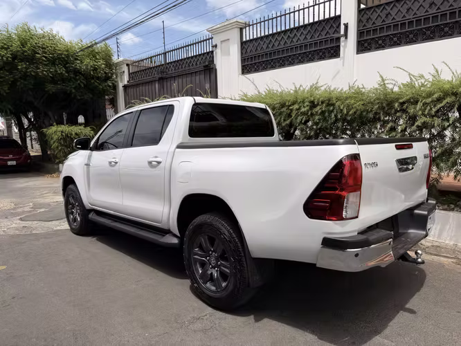 TOYOTA HILUX AUTOMÁTICA 