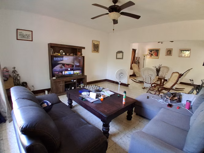 Casa ESPACIOSA de 4 Habitaciones con Garaje en Granada - 5 Minutos del Centro - Imagen 8
