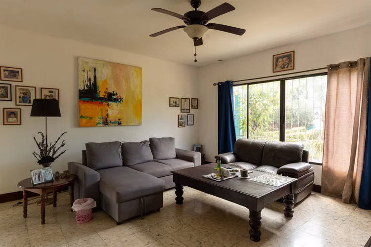 Casa ESPACIOSA de 4 Habitaciones con Garaje en Granada - 5 Minutos del Centro - Imagen 6