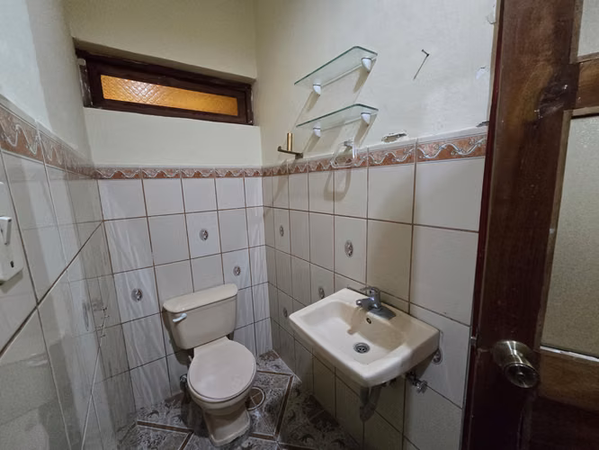 Casa en Venta en Diriomo, Granada de 4 Habitaciones, parcialmente renovada - Imagen 18