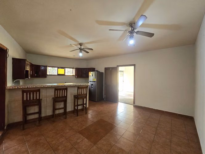 Casa en Venta en Diriomo, Granada de 4 Habitaciones, parcialmente renovada - Imagen 10