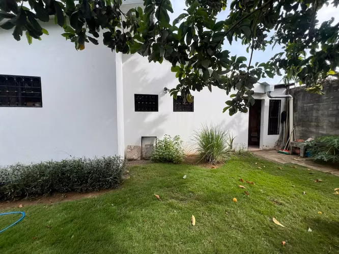 Vendo Casa cerca al colegio Lincoln, en Las Colinas, CG - Imagen 4