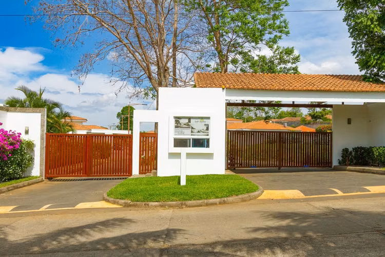 Lote con Plano y Permiso de Construcción. 