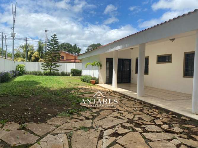Casa en renta con amplio jardín