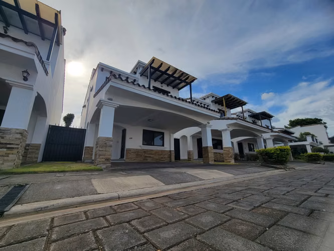 CASA EN RENTA | EL CORTIJO DE LA SIERRA – CARRETERA A MASAYA - Imagen 2