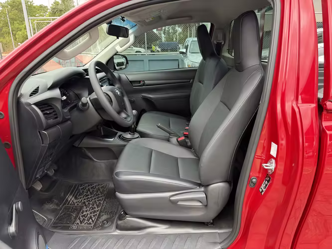 NUEVA DE PAQUETE - Toyota Hilux 1Cabina 4x4  - Imagen 9