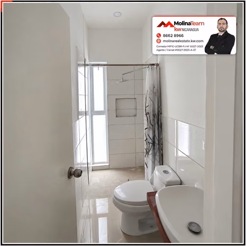 Casa Moderna con Amplio Terreno en Residencial Versalles – US$165,000