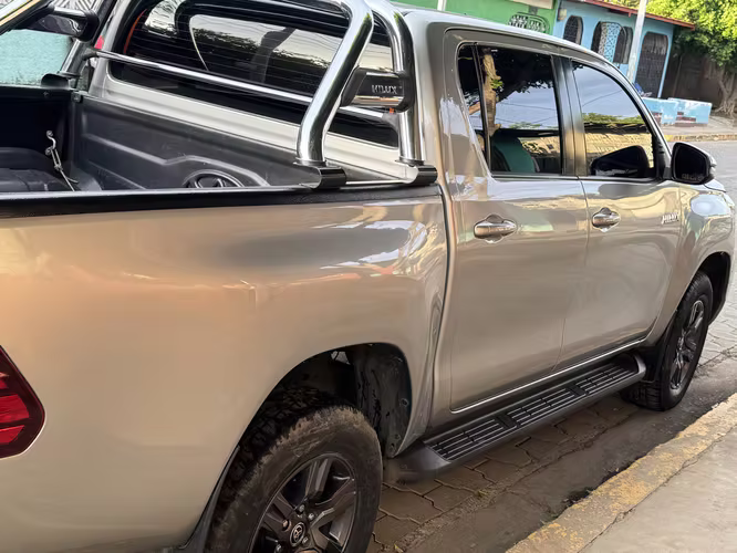 Se vende Hilux 2023 - Imagen 5