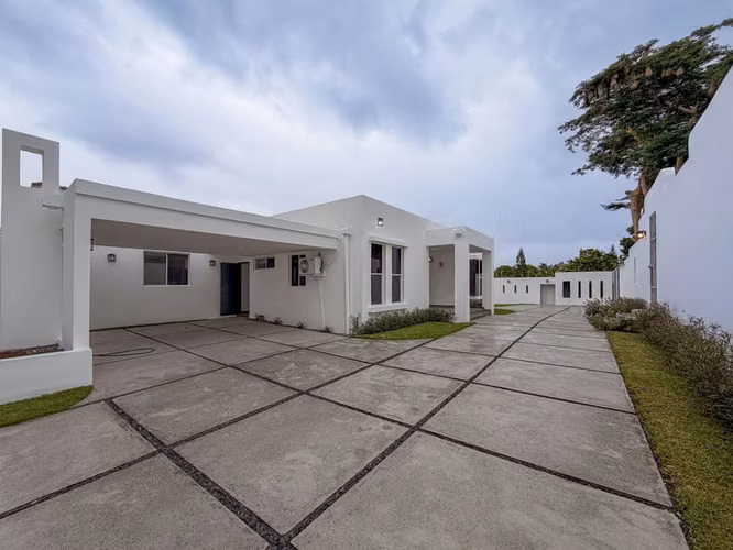 Residencia de 4 habitaciones con piscina en Jardines de Santo Domingo - Imagen 5