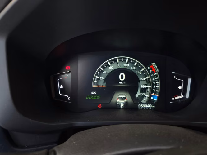 Vendo Mitsubishi Xpander 2024 como nueva precio negociable en persona ubicada en el sauce no se viaja la camioneta 