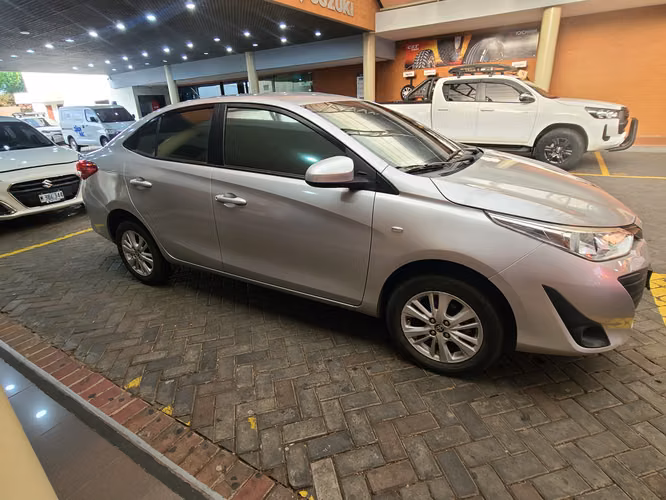 Toyota Yaris ,único dueño , full extra  - Imagen 2