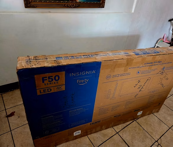 Televisor Fire TV inteligente LED 4K UHD de la serie F50 de INSIGNIA, de 75", con mando por voz con Alexa y posibilidad 