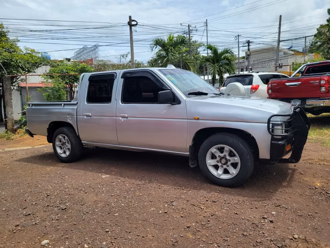 NISSAN DOBLE CABINA, AÑO 2004. MECANICA 