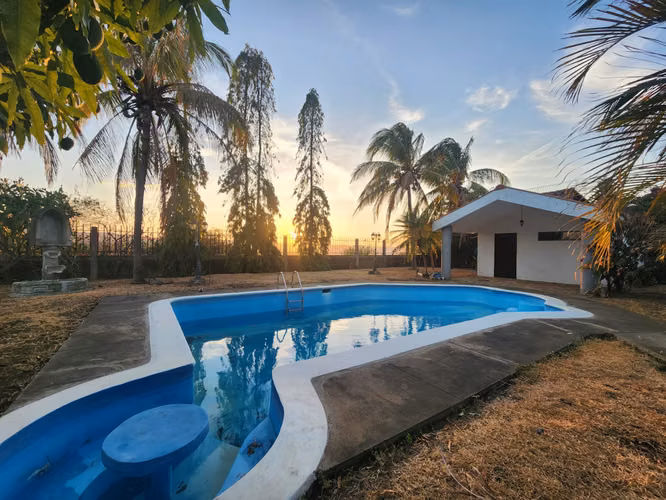 ROAD SUR. RENT BEAUTIFUL HOUSE WITH POOL IN RESIDENTIAL
