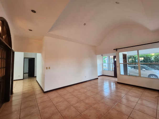 CARRETERA SUR. ALQUILA HERMOSA CASA CON PISCINA EN RESIDENCIAL - Imagen 2
