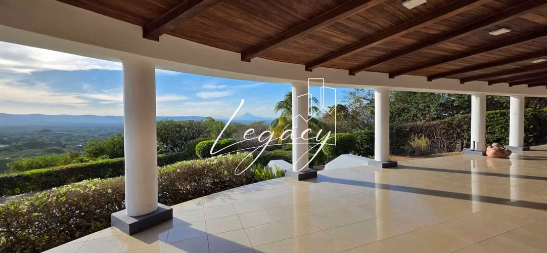 EG- Amplia residencia en renta con piscina y vista panorámica