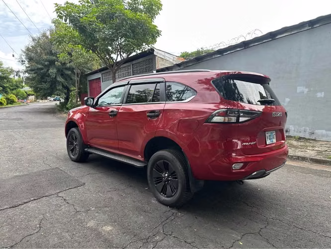 iSUZU MuX  //  2024 - Imagen 3