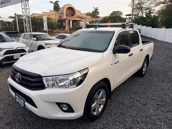 TOYOTA HILUX 4x2 AÑO 2024