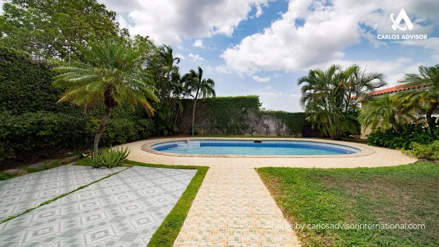 Casa Elegante En Las Cumbres, Managua